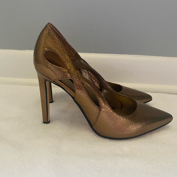 Bronze Nine West pumps - Picture 1 of 3